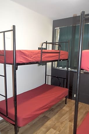 Bed in 4-Bed Mixed Dormitory Room (18 - 35 years old only)