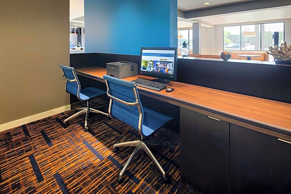 Courtyard by Marriott Grand Rapids Airport