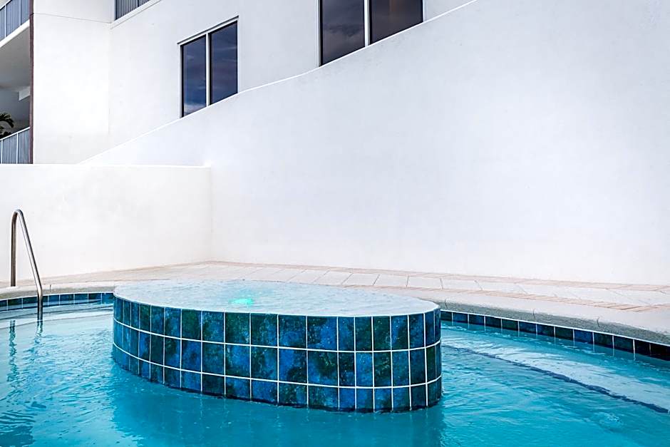 Holiday Inn Express & Suites Panama City Beach - Beachfront By IHG