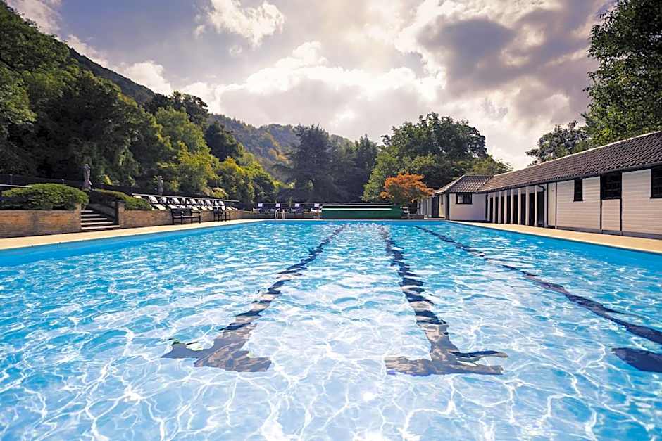 Sunday Box Hill Burford Bridge Hotel