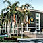 La Quinta Inn & Suites by Wyndham Plantation At Southwest 6th Street