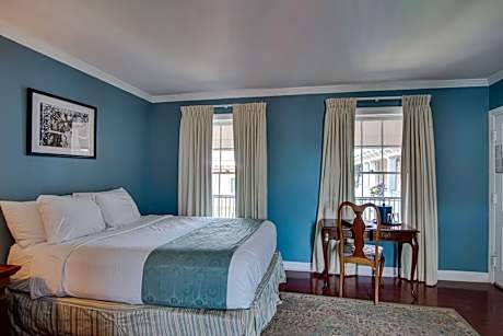 Two Queen Beds with Courtyard View