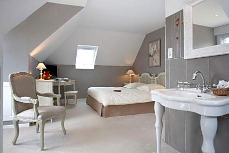 Double Room with Sea and Garden View
