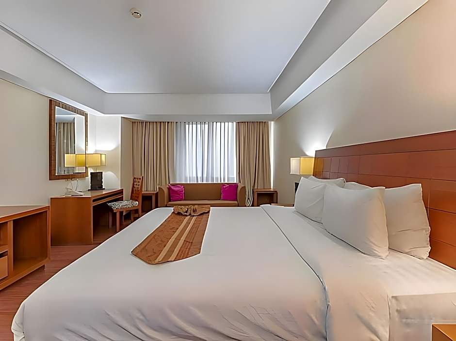 Crown Regency Hotel & Towers