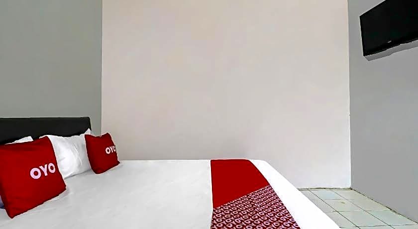 OYO 90809 Homestay Black Pink Merah Jambu Syariah