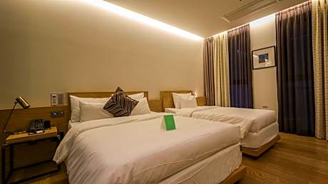 Deluxe Twin Room - Free Fitness Center + Room Only (Tax Refundable in cash for foreigner)
