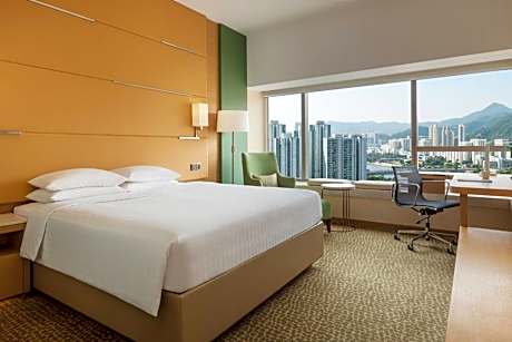 King Room with River View and Club Lounge Access
