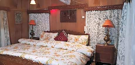 House Boat Hardy Palace