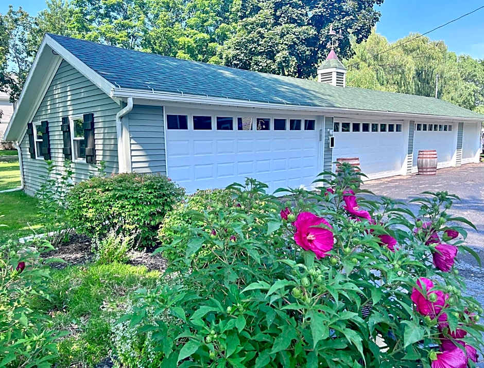 Niagara River Estate