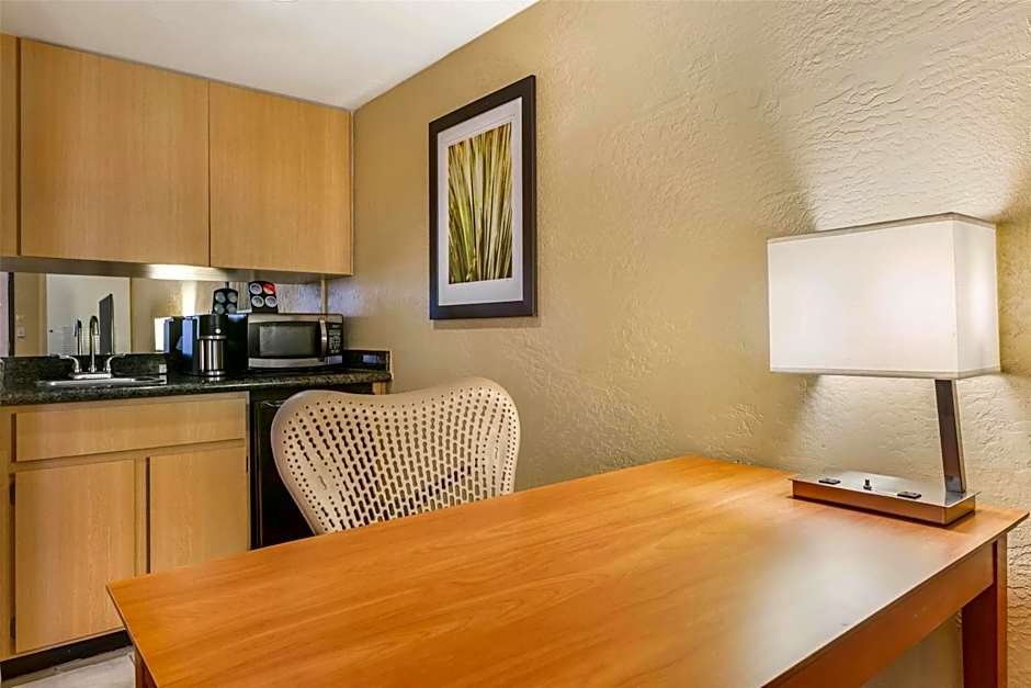 Best Western Plus Scottsdale Thunderbird Suites