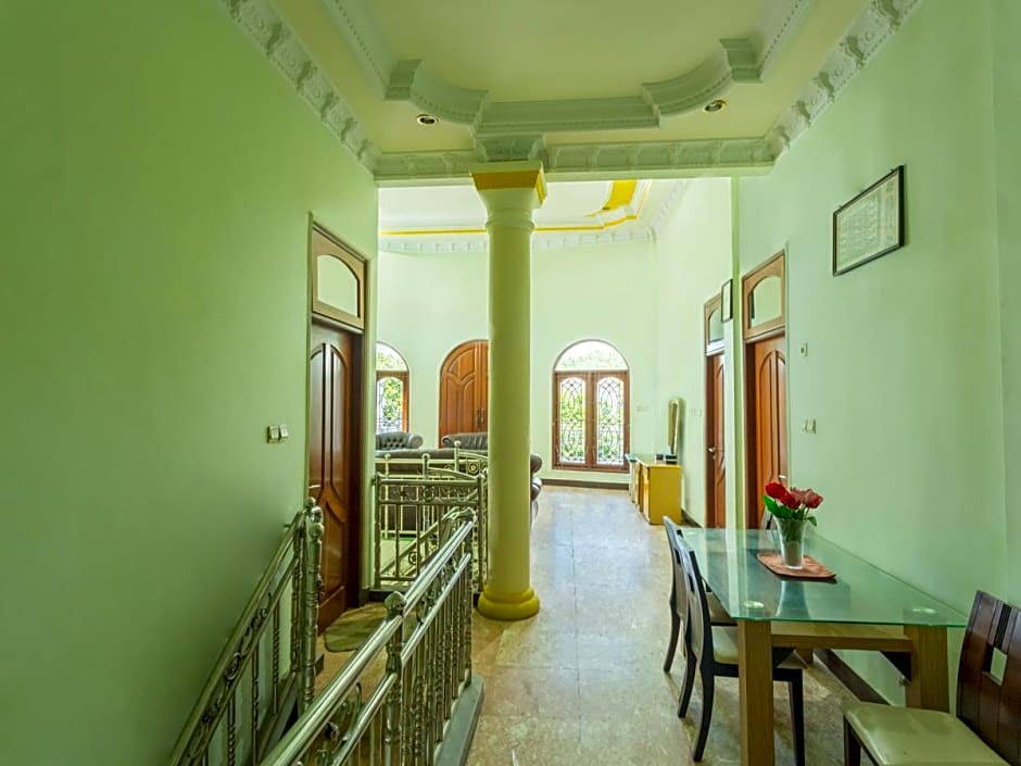 OYO 2848 Senaz Guesthouse