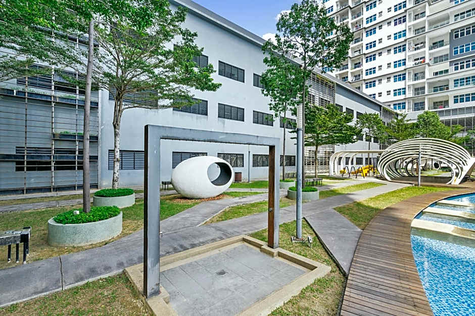 Puchong Skypod Residence, 1-5 pax with Balcony Unit, Walking Distance to IOI Mall, 10min Drive to Sunway