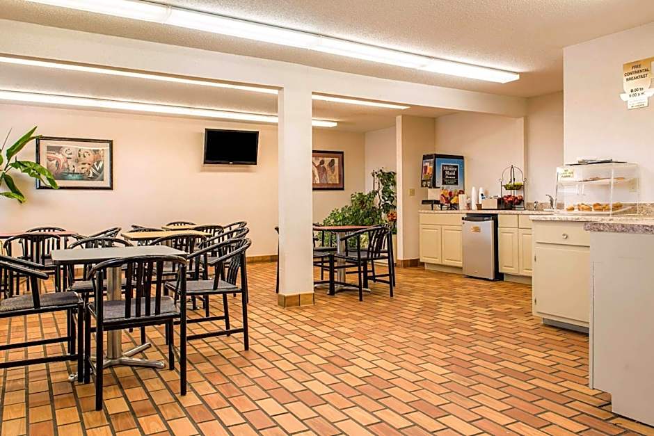 Econo Lodge Holland - Toledo