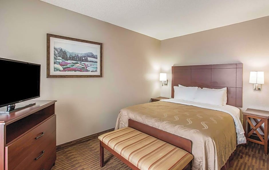 Quality Inn & Suites Lawrence - University Area