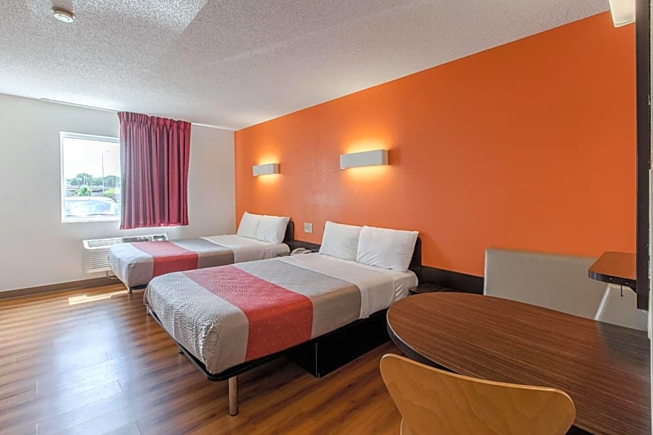 Motel 6 Omaha, NE