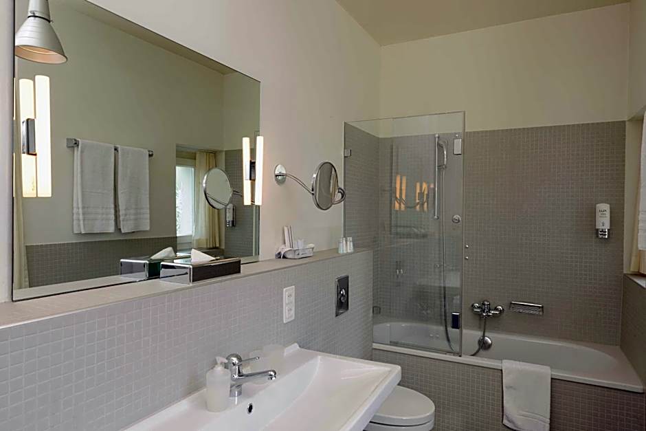Alma Hotel - Boutique hideaway by the lake with rooftop and ladies-only wellness