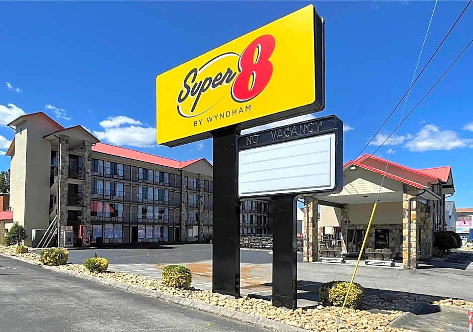 Super 8 by Wyndham Pigeon Forge Downtown