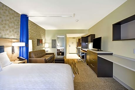 1 QUEEN BED 1 BEDROOM SUITE NONSMOKING, FREE BRKFST/WI-FI-KITCHEN W/MICRO/FRIDGE, SEPARATE BDRM/LIVING-HDTV-SOFABED-WORK AREA