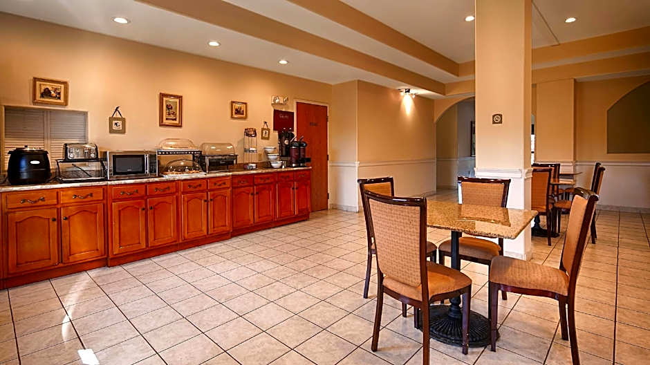 Best Western Plus Bass Hotel & Suites