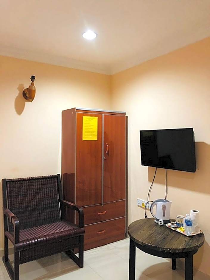 Penarak Bamboo Beach Motel