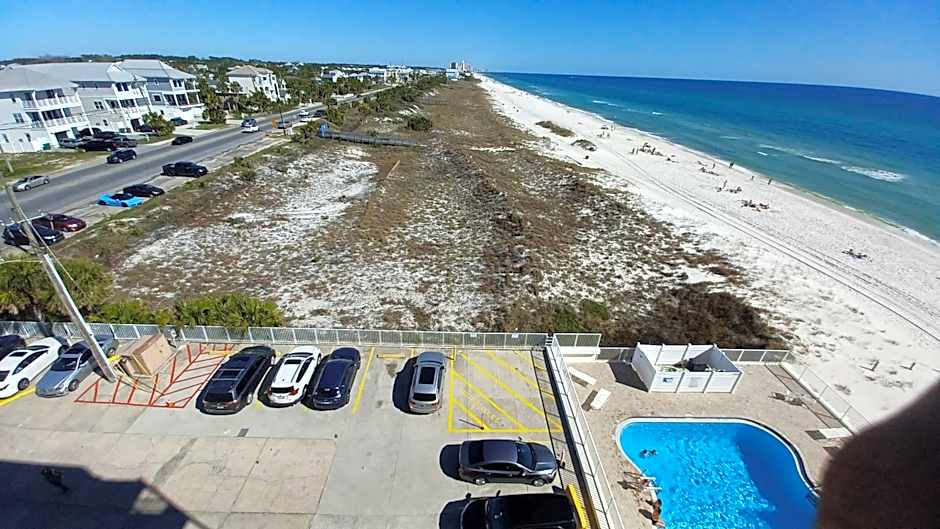 ON THE BEACH! COUPLES GETAWAY,HONEYMOON SWEET, Perfectly Cozy Beach Front Condo, full kitchen, pool, free parking,CHECK-IN AT DOOR