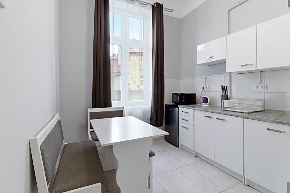 Queen Apartments