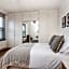 King Room with a shared Kitchen and bathroom in a 5-Bedroom House at Hanwell