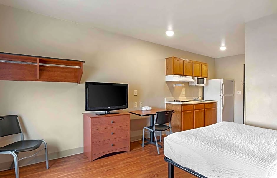 Extended Stay America Select Suites - Wichita - Airport