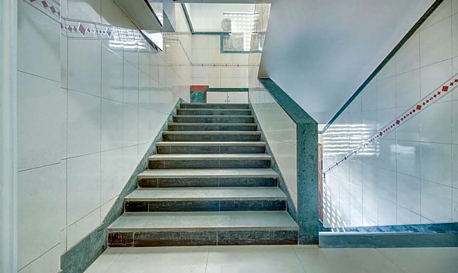 Treebo Cruz Royale Santacruz West