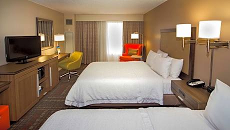 2 QUEENS MOBILITY/HEARING ACCESS TUB NOSMOK