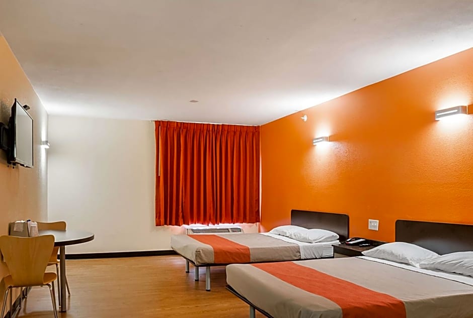 Motel 6-New Orleans, LA - Near Downtown