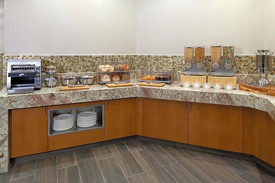 DoubleTree By Hilton Kansas City Overland Park