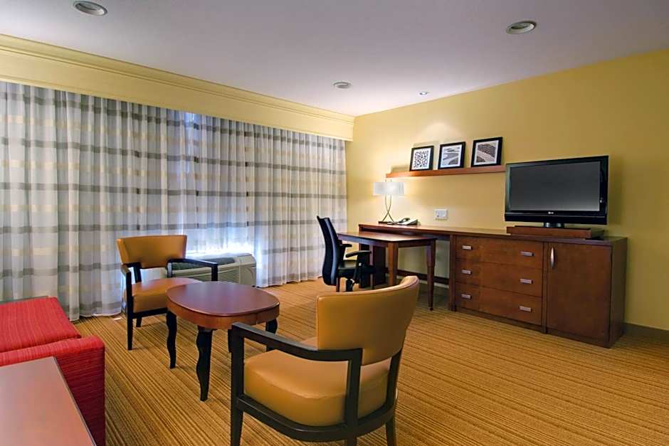 Courtyard by Marriott Madison East