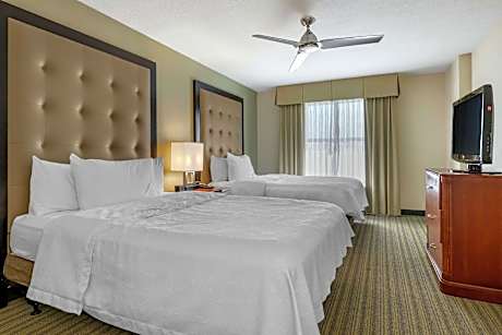 2 Queen Mobility/hearing Access Tub Suite Nsmk Vis Firealrm/door/phn Alrt-ktchn-sofabd Free Wifi-dai