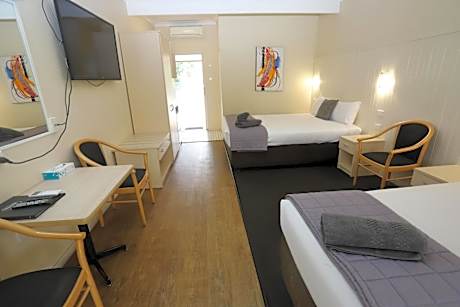 King Suite with Spa-18+only-Non Pet Friendly
