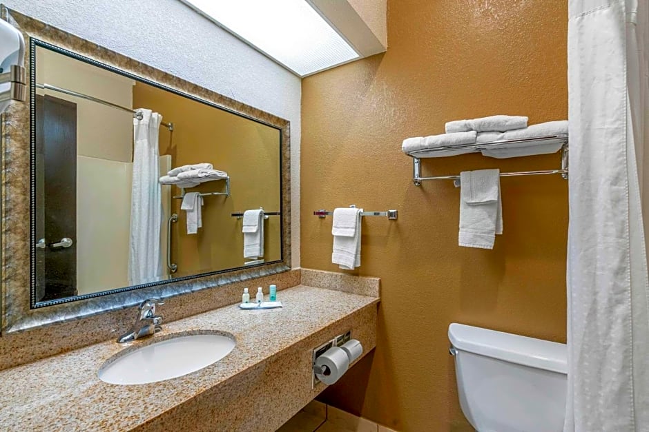 Quality Inn & Suites - Jefferson City