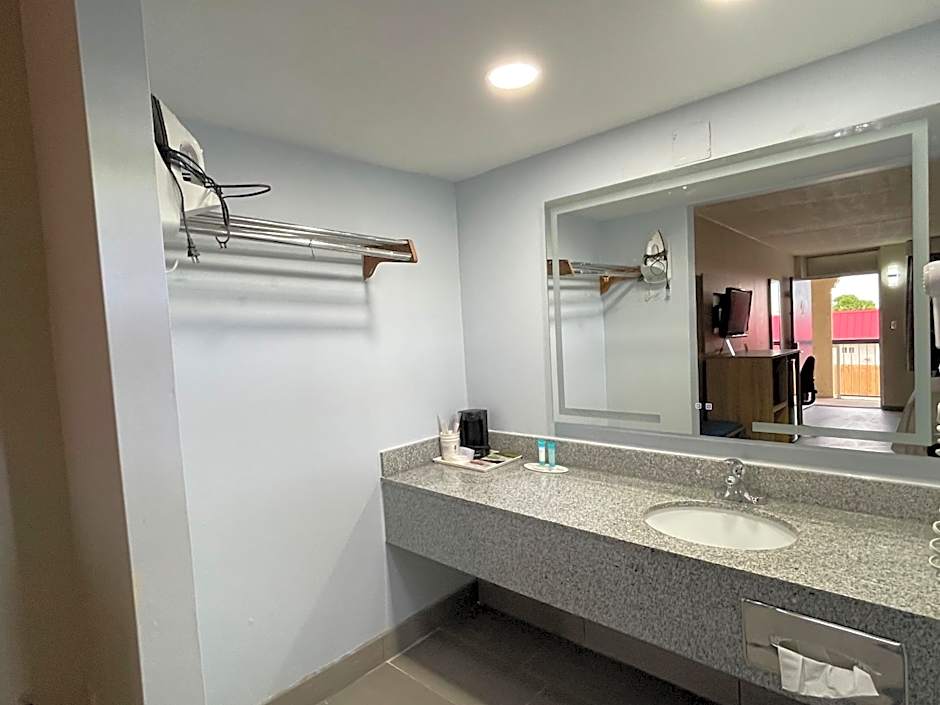 Days Inn by Wyndham Salina South