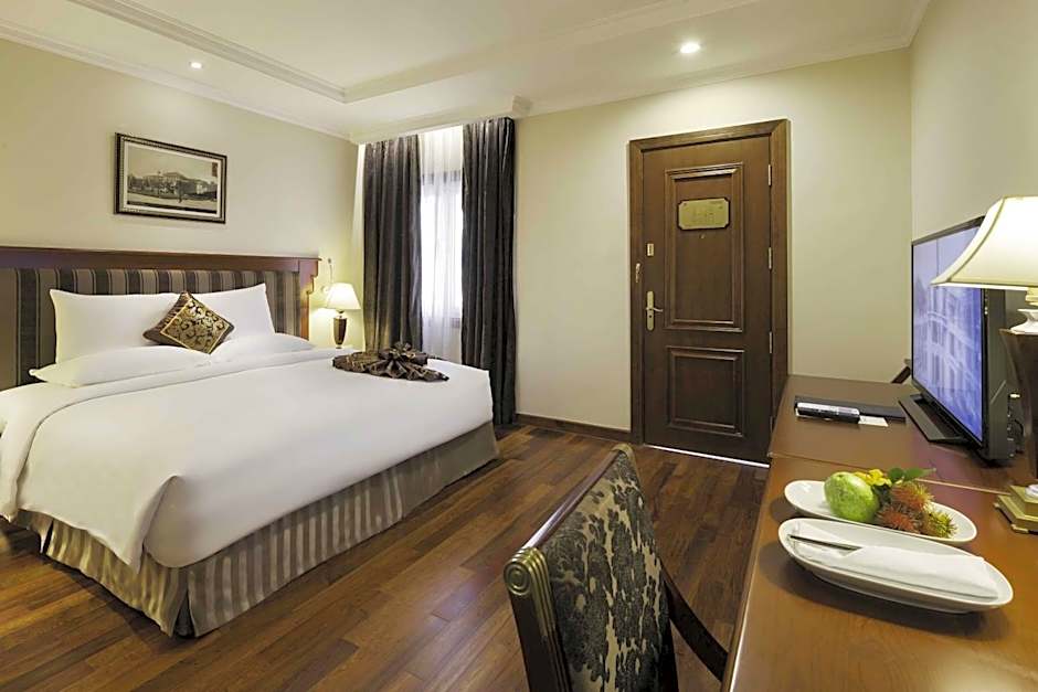 Photo 1 of 5 of Deluxe 1 King Bed