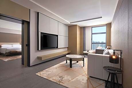 One-Bedroom Club Suite - Club Lounge Access