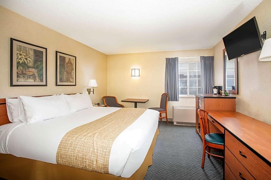 Travelodge by Wyndham Colorado Springs Airport/Peterson AFB