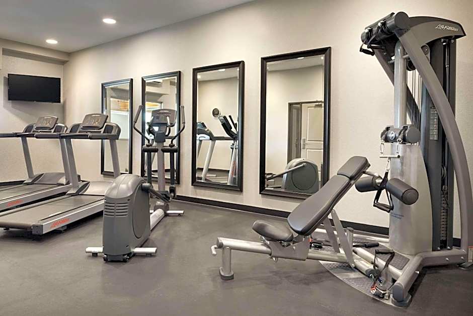 Country Inn & Suites by Radisson, Indianola, IA