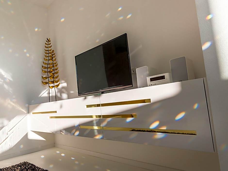 Merangardenvilla adults only