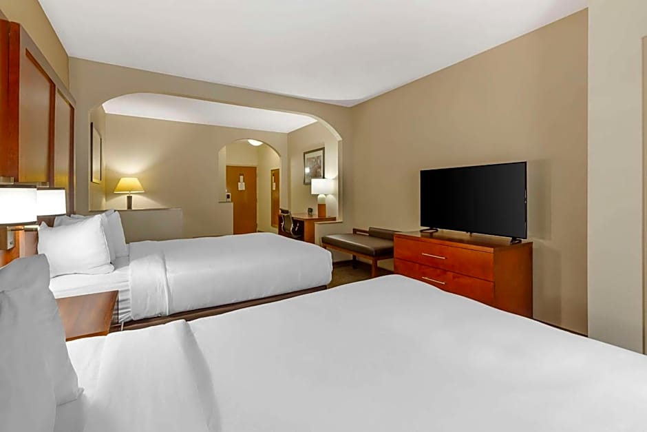 Comfort Suites Inn At Ridgewood Farm