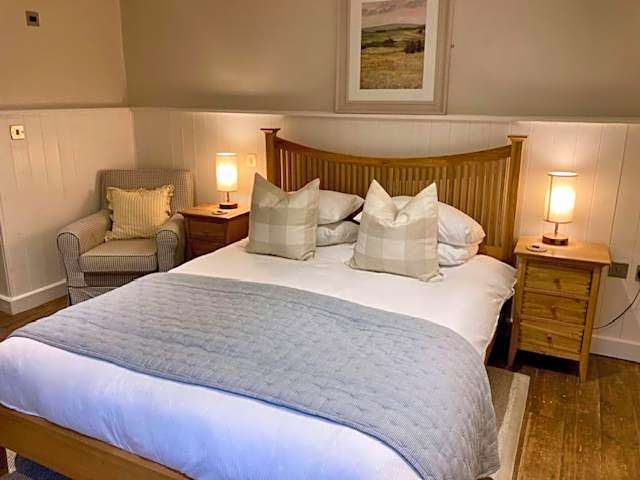 Wheelwrights Arms Country Inn & Pub