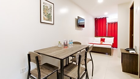 RedDoorz Family Room