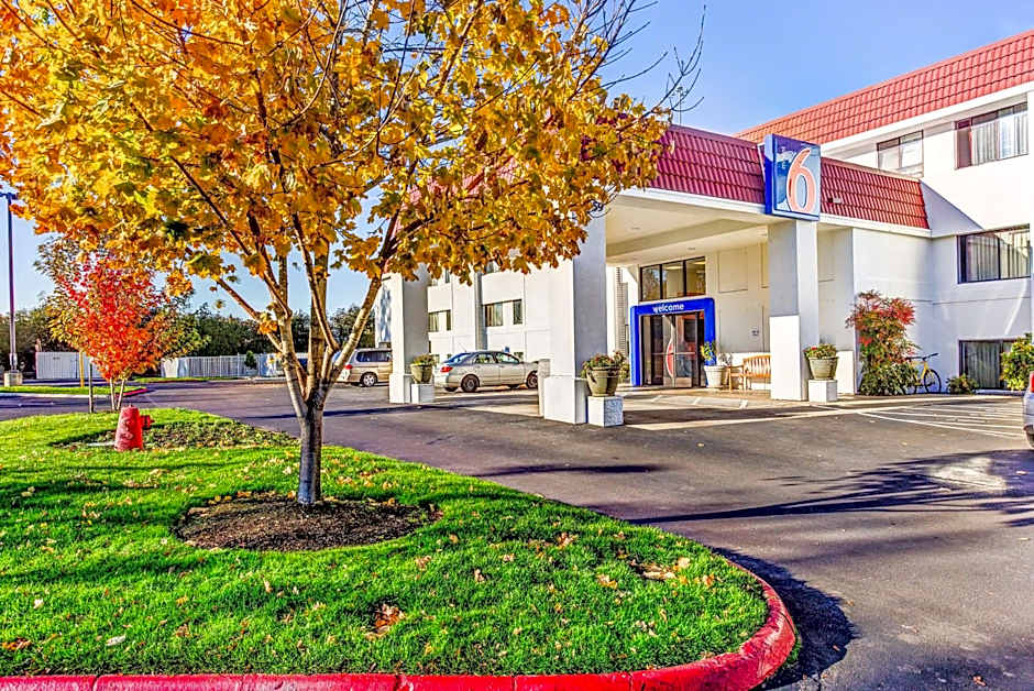 Photo 1 of 50 of Motel 6-Portland, OR - Tigard West