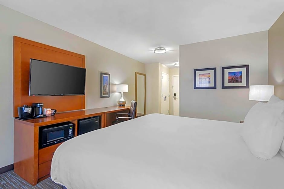 Comfort Inn & Suites Brunswick I-95