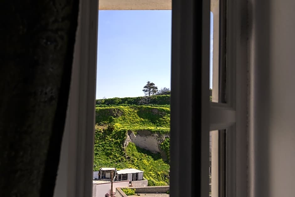 For All Seasons Mansion