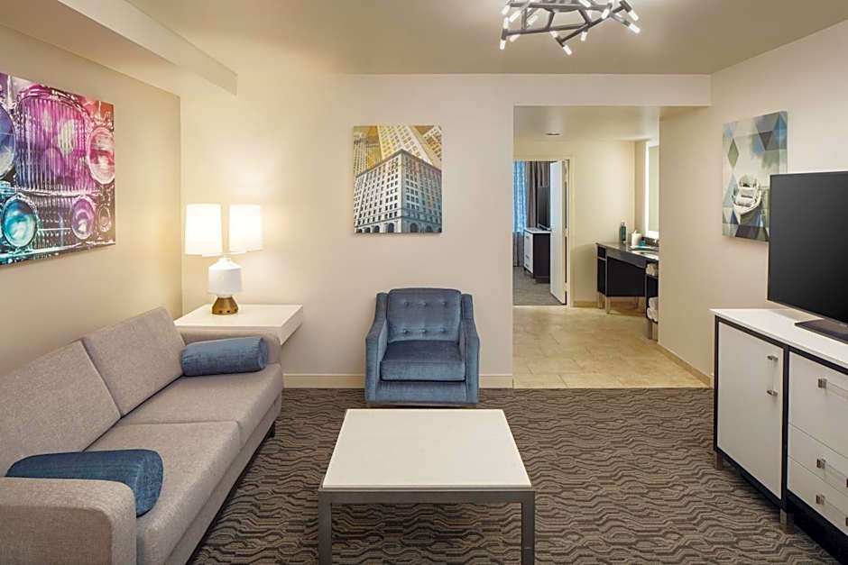 DoubleTree Suites by Hilton Hotel Detroit Downtown - Fort Shelby