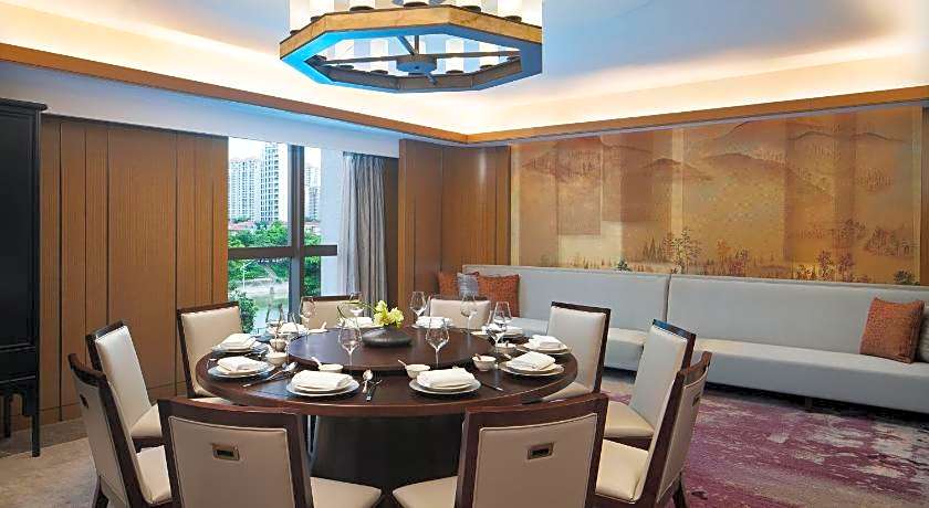 Sheraton Yunfu Xinxing Hotel